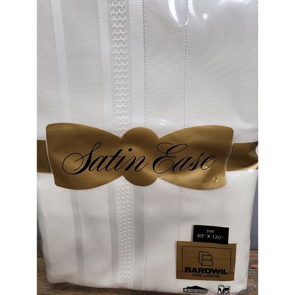 Vintage Bardwil Linens White Satin Ease 60 x 120 Oblong Table Cloth USA - Picture 4 of 7